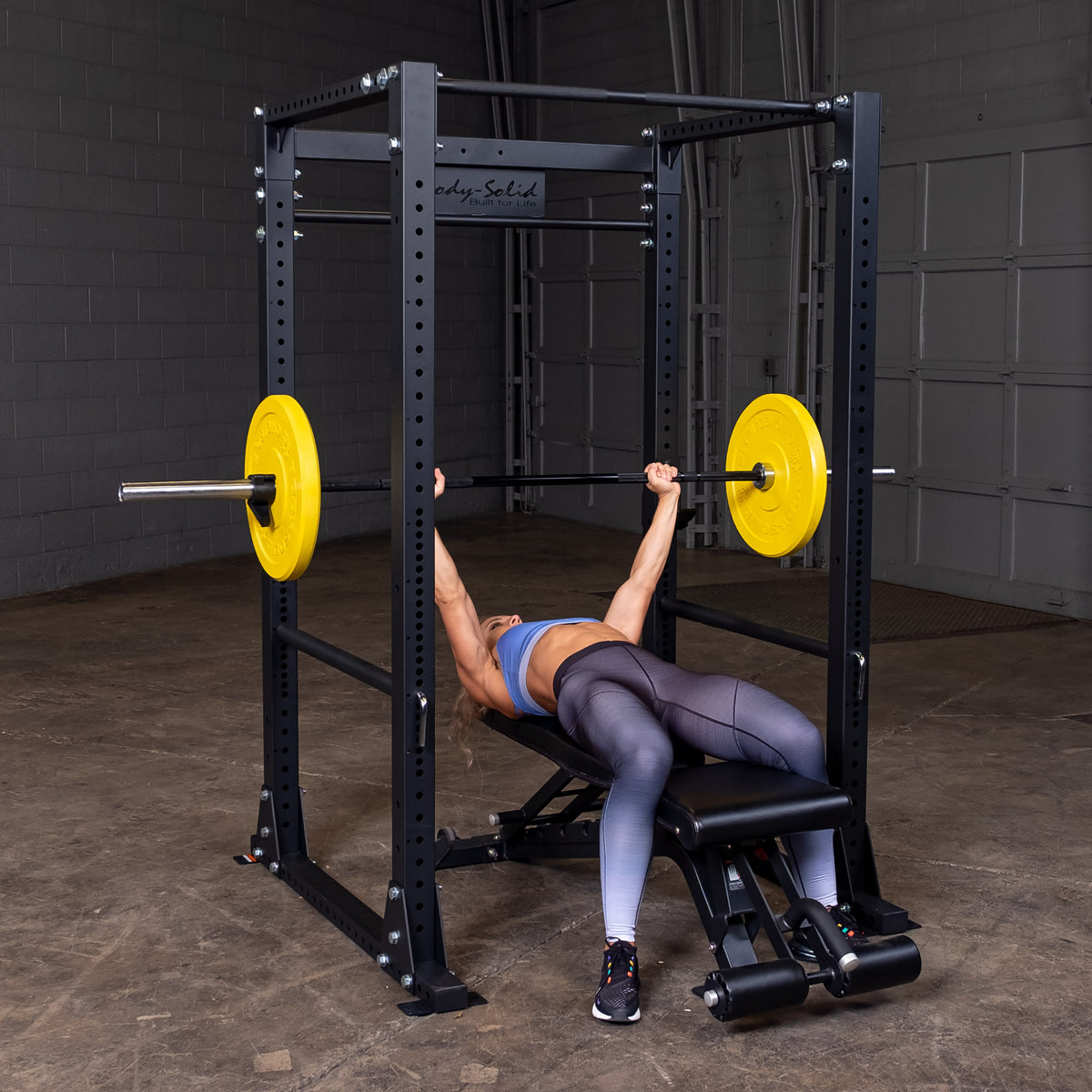 Bench press in a Body-Solid GPR400 power rack